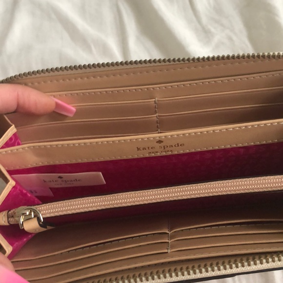 Kate Spade Large Zip Wallet - Picture 4 of 5